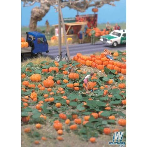 HO Pumpkin Patch -- Kit - 80 pumpkins (assorted sizes) & eight vines