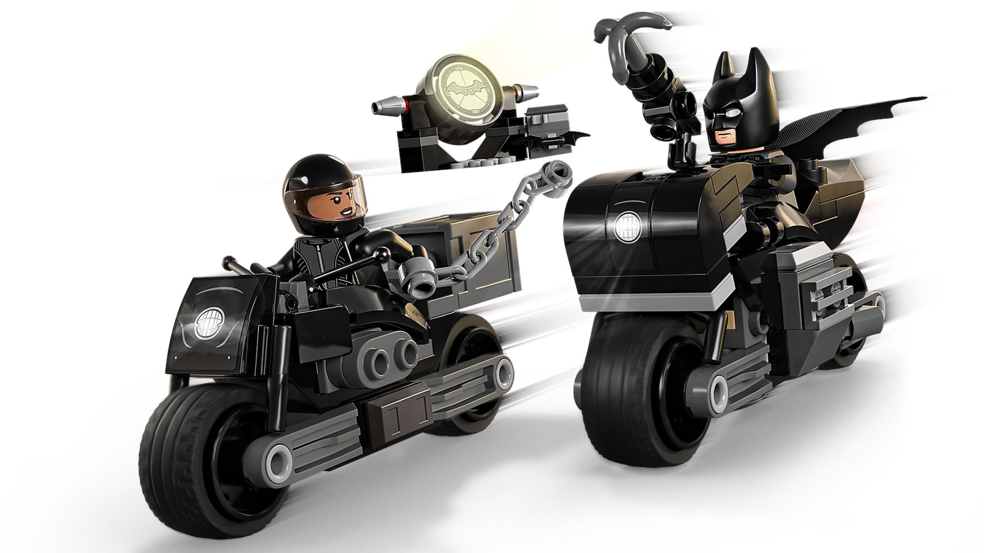 DC - Batman and Selina Kyle Motorcycle Pursuit