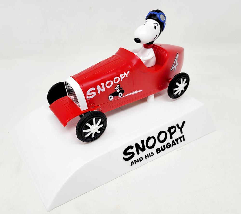 Atlantis Snoopy and his Classic Race Car Motorized Snap Model Kit