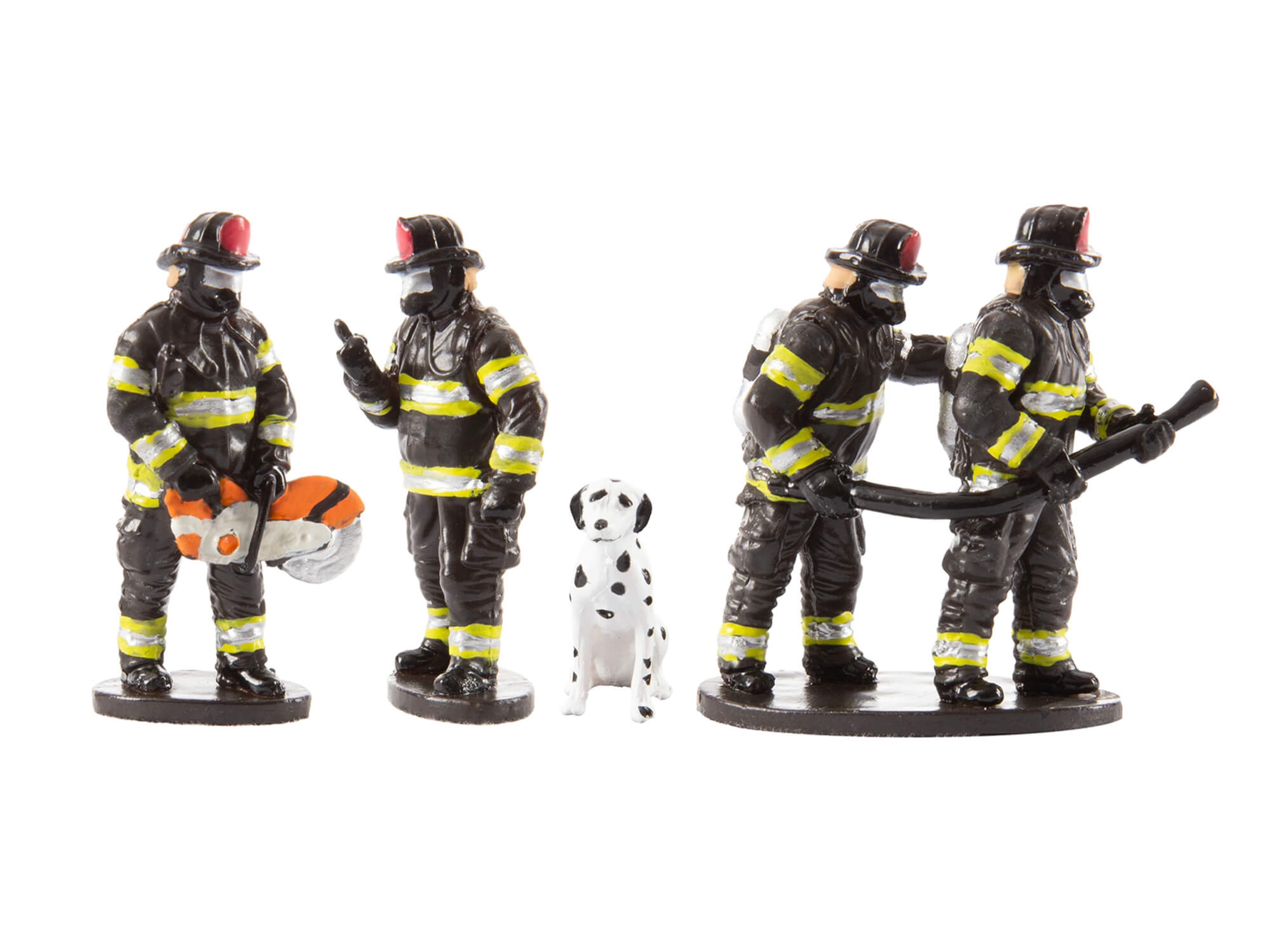O Scale Firefighter Figures and Dog