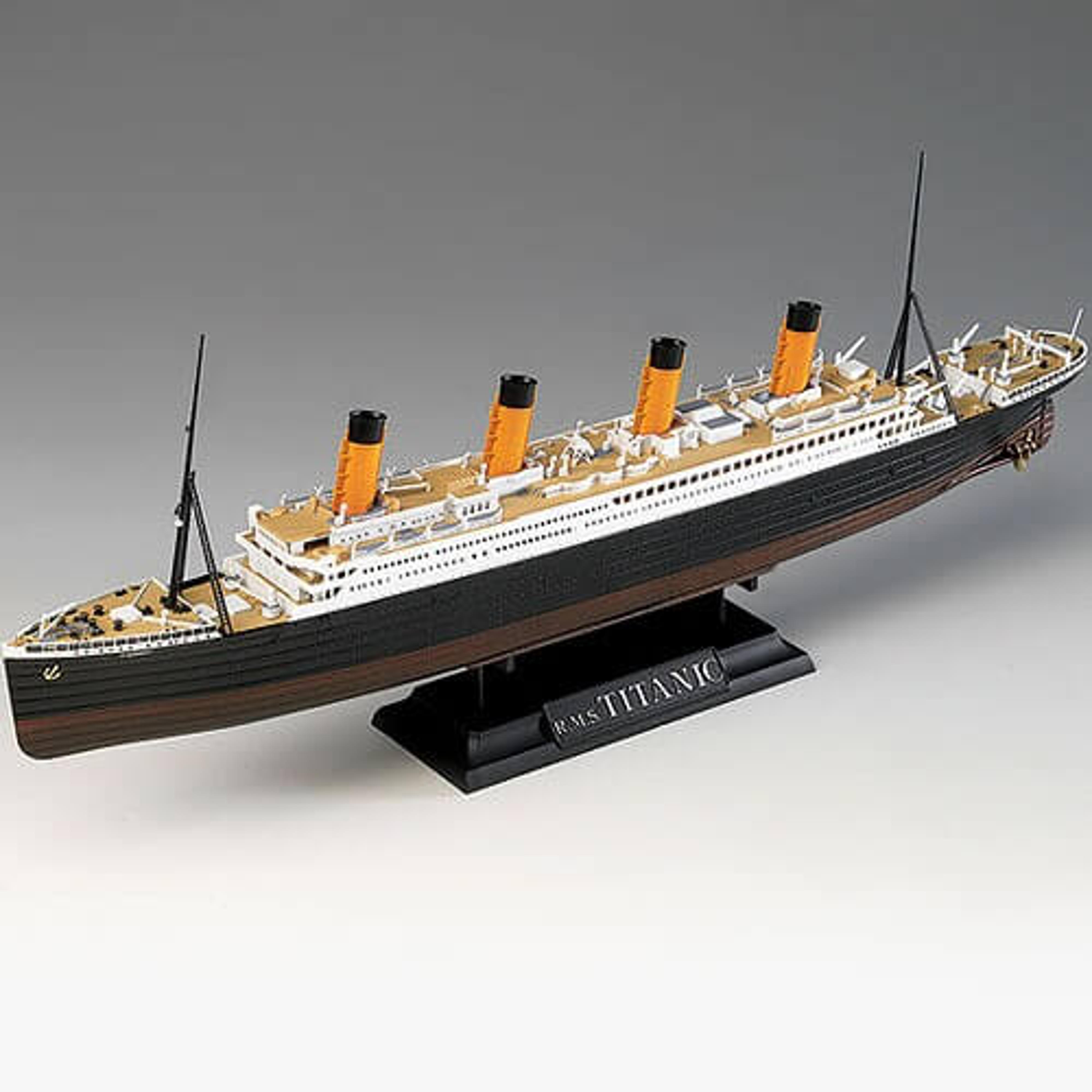 1/700 R.M.S. Titanic Centenary Anniversary Edition Model Kit