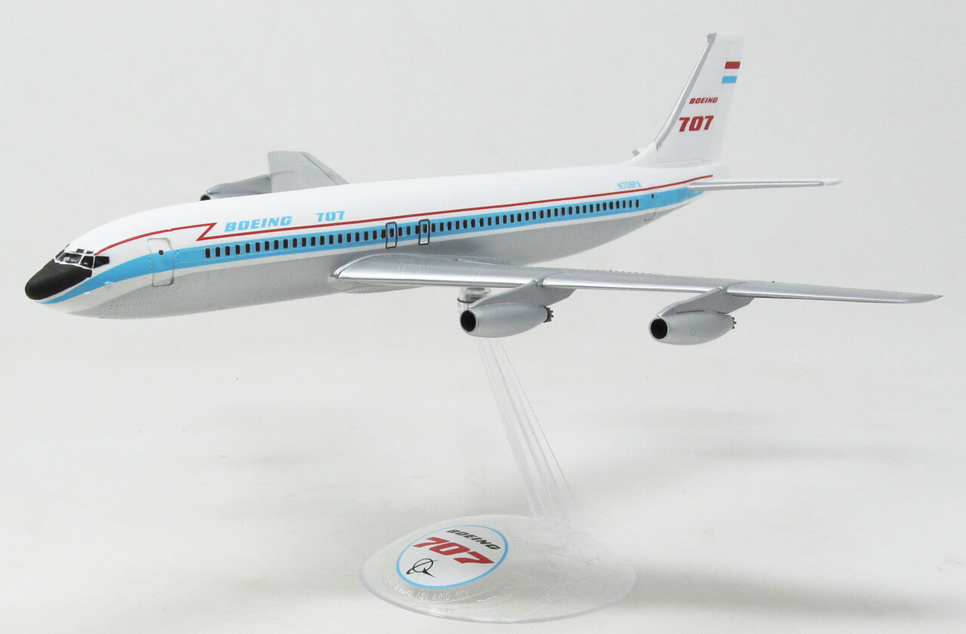 1/139 Boeing 707-120 Airliner Model Kit