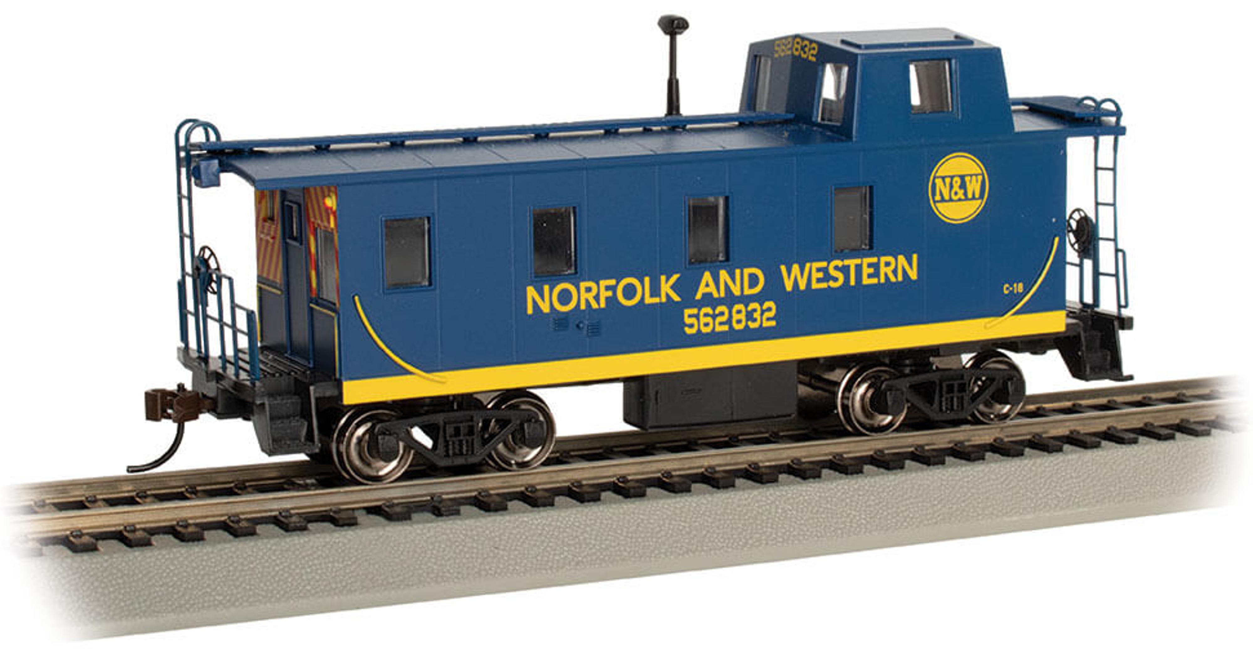 HO Streamlined Caboose with Offset Cupola - Norfolk and Western #562832